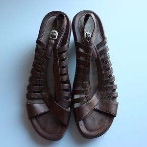 Dansko brown strappy heeled sandal sz 39/US8